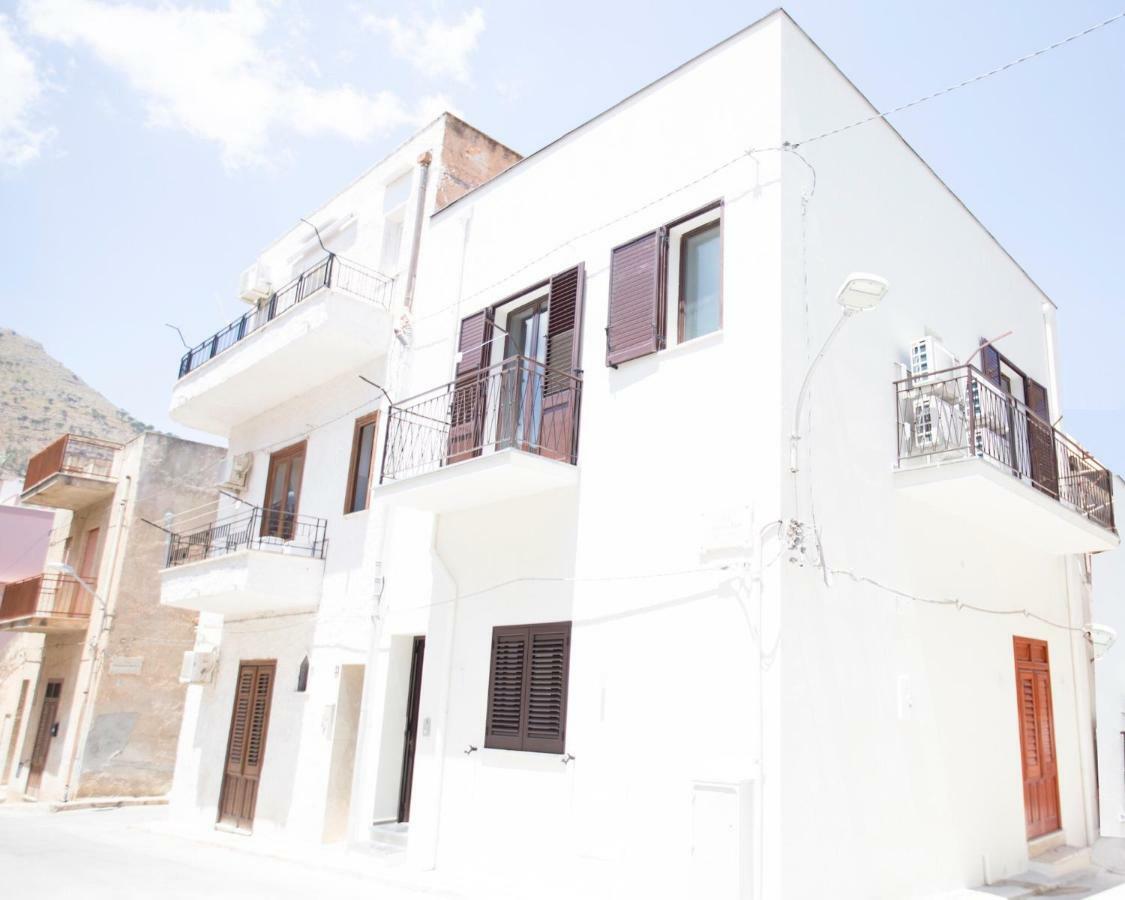 White Asses Rooms Castellammare del Golfo Buitenkant foto